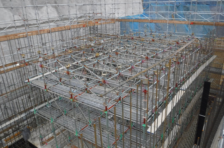 市営住宅　足場