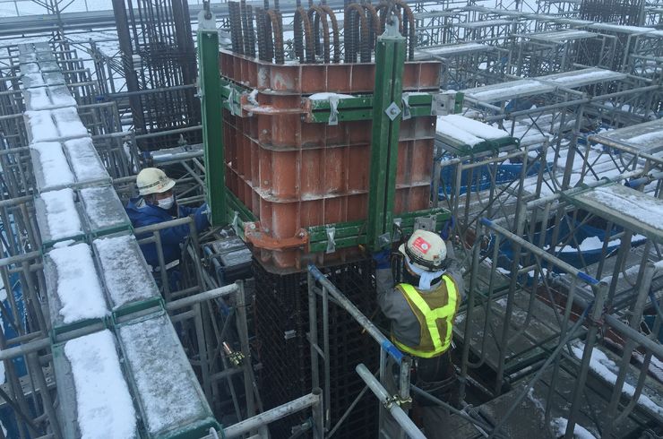 新幹線　鉄筋用足場 